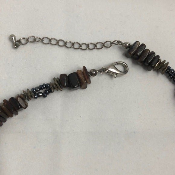 Shell Chip Stone Pendant Necklace - Picture 5 of 7